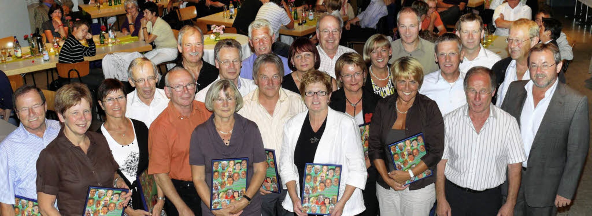 Die Mnner und Frauen der ersten Stund...isterschaft im Tennis ausgezeichnet.    | Foto: Frank Leonhardt