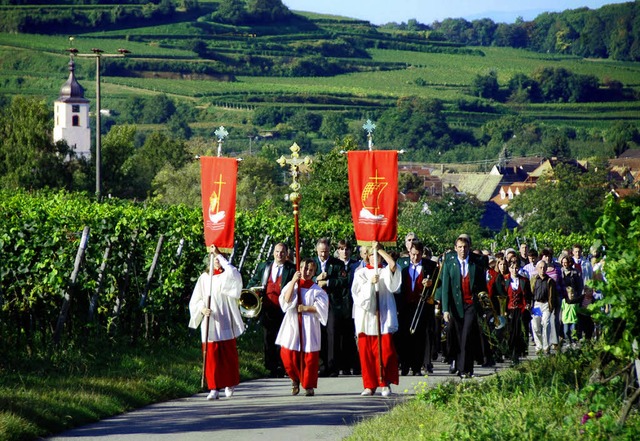 Ministranten und Winzerkapelle Jechtin...auf zur Eichertkapelle am Sonntag an.   | Foto: Roland Vitt