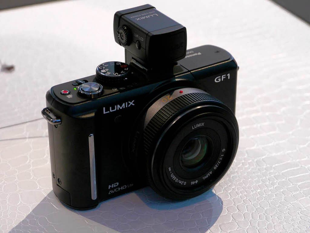 Das Highlight an der Fotofront war die neue Lumix GF1 von Panasonic, die  eine Art bezahlbare digitale M-Leica darstellt