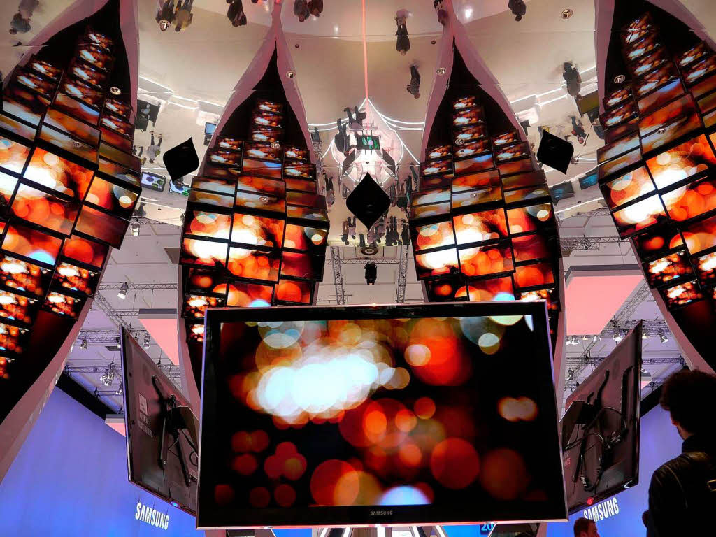 Die bombastischste Raum-Installation hatte wieder Samsung aufgefahren