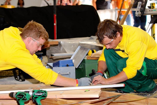 Tobias Bohnert (links)  und Andreas Wa...dspurt bei den WorldSkills in Kanada.   | Foto: petra reidel