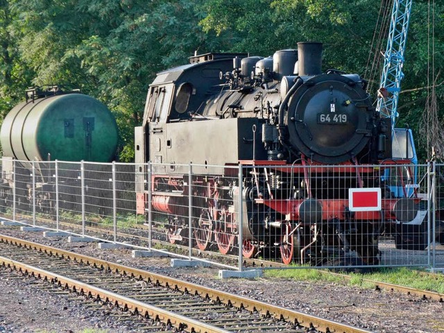 Vorerst ausgedampft hat Lok 64 419 am Kaiserstuhl. Sie muss in die Werkstatt.  | Foto: Martin Wendel