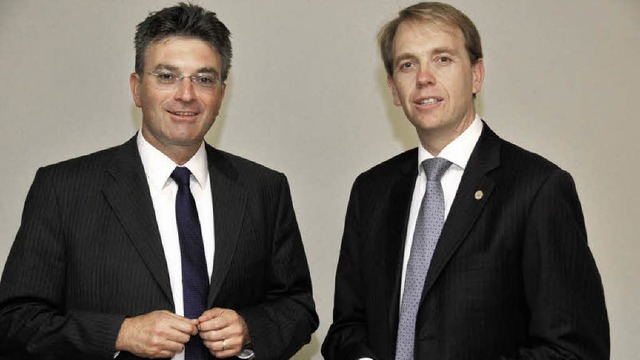 Aussie-Minister Simon Corbell (rechts) mit OB Salomon   | Foto: Schneider