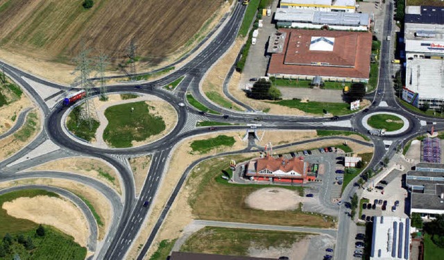 Heute wird der Kreisverkehr beim Gewer...iet Schildgasse offiziell eingeweiht.   | Foto: Erich Meyer