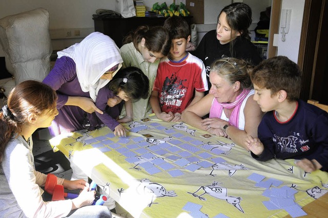 Memory mit Kindern aus aller Welt ist ...Zweite von rechts) mehr als ein Spiel.  | Foto: ingo schNeider