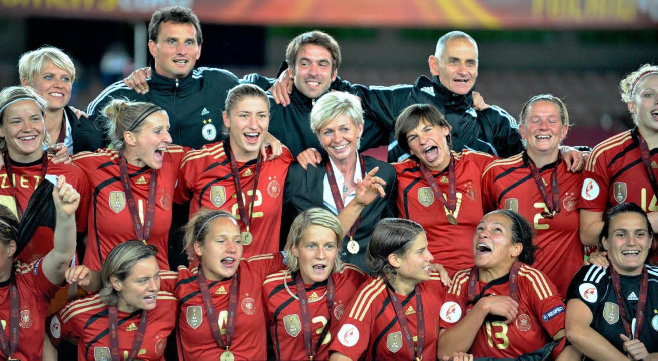 Fußball-Frauen holen sich souverän den EM-Titel ...