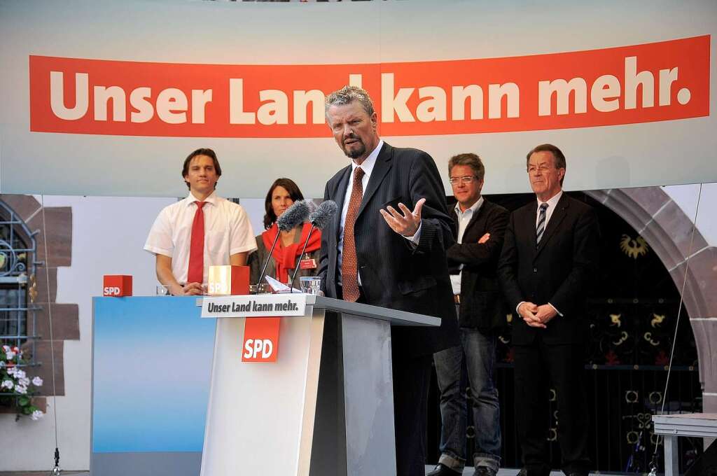 Franz Mntefering wirbt um Freiburger Stimmen.