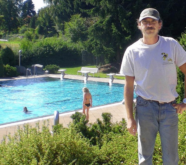 Bademeister Jrgen Blattert  im  Bonnd...in diesem Jahr zum Schwimmen einldt.   | Foto: Sandra Jozic