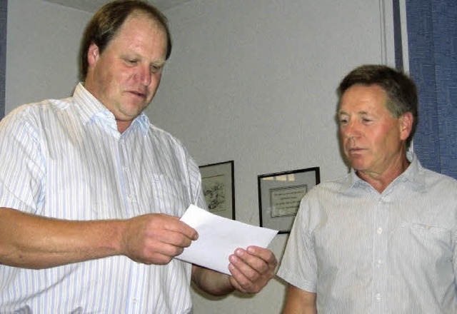 Hartmut Sommerhalter (rechts) verspric... Berner verpflichtet ihn auf das Amt.   | Foto: privat