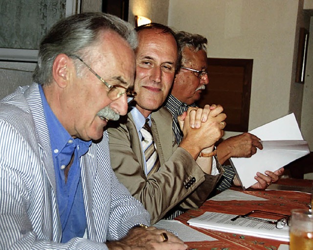 Wolfgang Roth-Greiner, Paul Lauer und Werner Snger (von links)  im Gesprch   | Foto: SENF