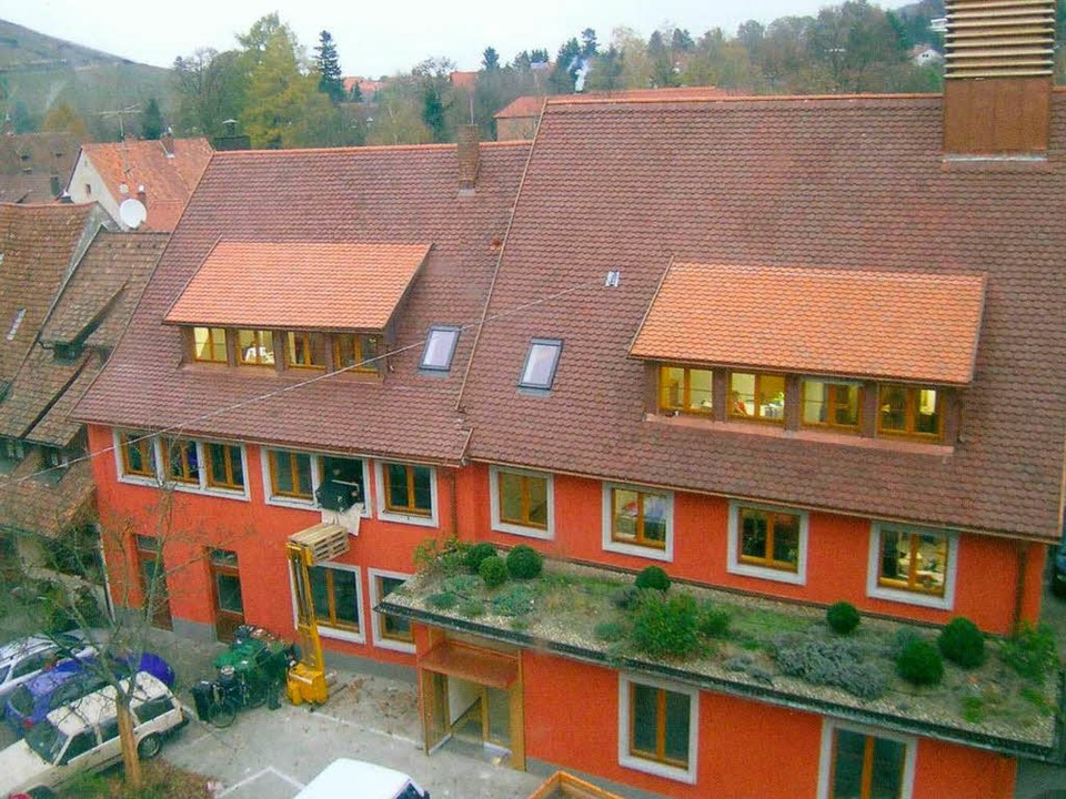 Muss vermutlich wegen der enormen Sch...es Rathausgebude mit dem Stadtbauamt.  | Foto: Stadt Staufen