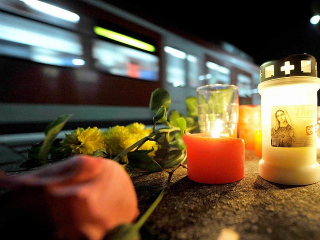 Kerzen für das Todesopfer am S-Bahnhof Solln in München. | Foto: ddp Kerzen für das Todesopfer am S-Bahnhof Solln in München. | Foto: ddp