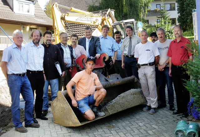 Ortstermin auf der Baustelle im Gssle...schnitt der Hecklinger Ortssanierung.   | Foto: Eileen Woestmann