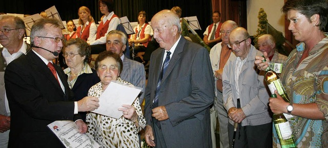 Als Stargste mit Vorbildfunktion  hat...nnen und Winzer ber 70 Jahre geehrt.   | Foto: Sabine Model