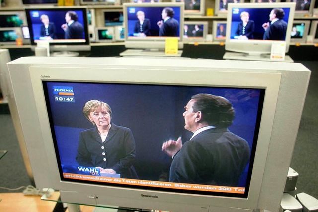 2005 lieferten sich Schrder und  Merkel ein TV-Duell  | Foto: ddp