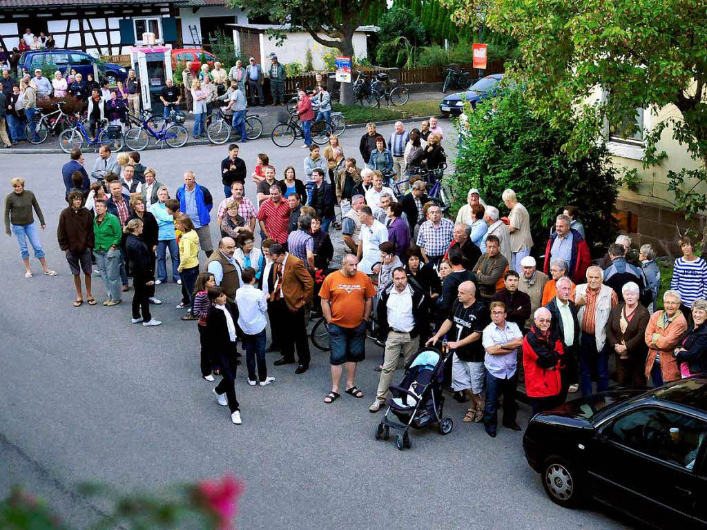 Vor dem Rathaus versammelte sich die Bevlkerung