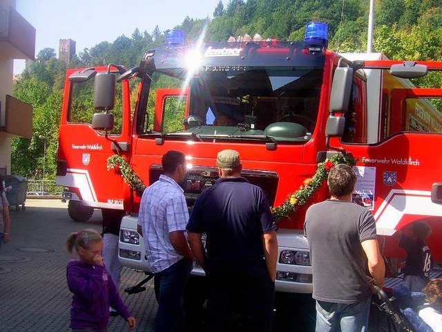 Das neue Hilfeleistungsfahrzeug der Fe... Waldkirch stie auf groes Interesse.  | Foto: Sylvia Timm
