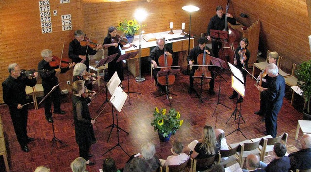 Zum Benefizkonzert des Kammerorchester...inhundert Besucher willkommen heien.   | Foto: Manfred Lange