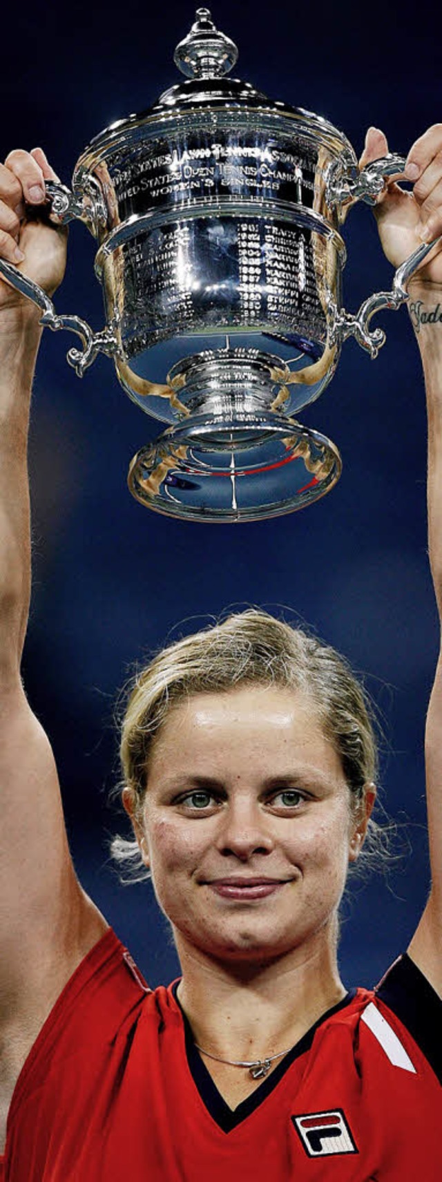 Kim Clijsters und ihr Pokal  | Foto: afp