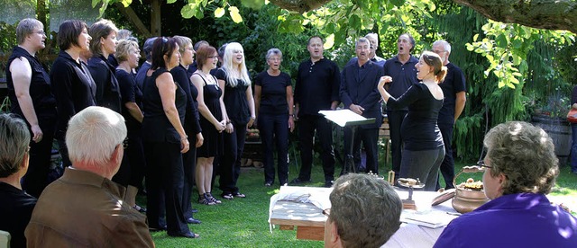 <Bildtext>Gospelchor im Garten: Die S...nzert im Garten Hohenstein.</Bildtext>  | Foto: ILona Hge