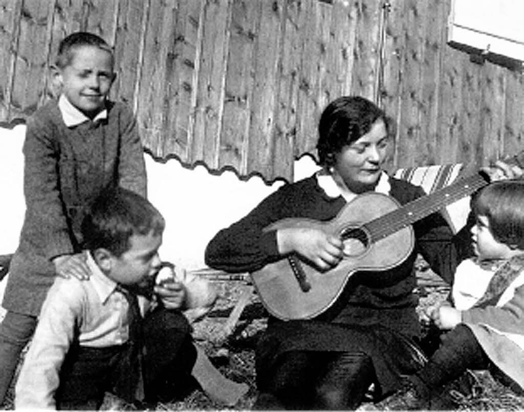 1931: Auf der Lahrer Htte. Philipp Brucker ist links oben zu sehen im Alter von sieben Jahren