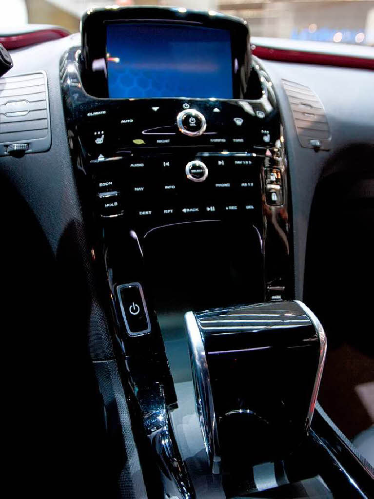 Ein zweiter Bildschirm ist in der Mittelkonsole des Opel Ampera integriert.