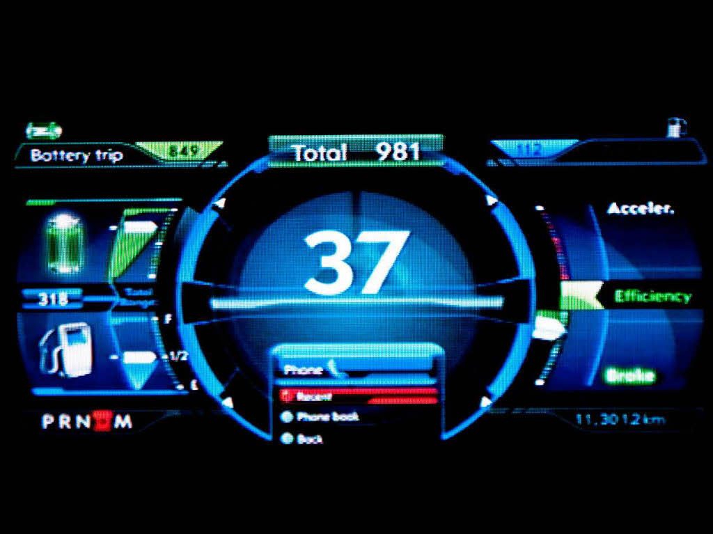 Das futuristische Cockpit des Opel Ampera ist gewhnungsbedftig
