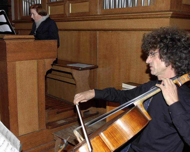 Die Organistin Uraniah Keil (Orgel) und der Cellist Walter-Michael Vollhardt.  | Foto: Roland Vitt