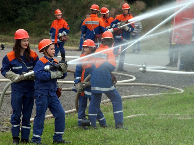 Mdchen in der Feuerwehr - lngst keine Seltenheit mehr  | Foto: Karin Stckl-Steinebrunner