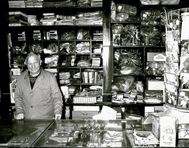 Er hatte den Durchblick: Franz Pfeiffer in seinem Kaufhaus.   | Foto: BZ