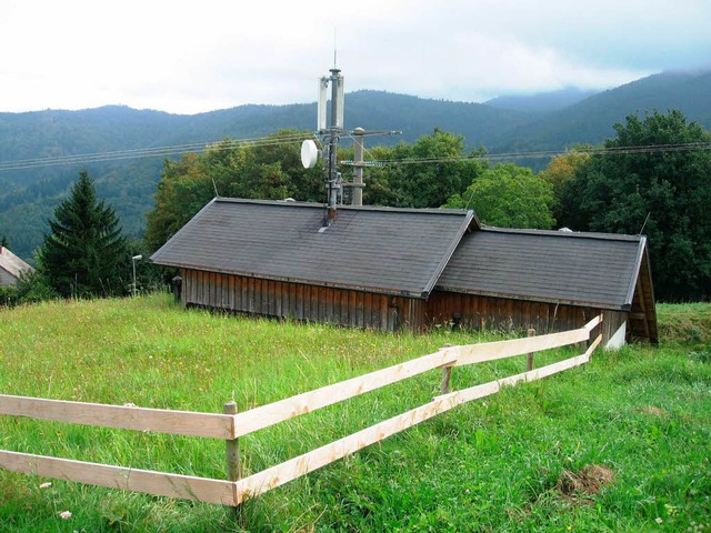 Der  Wasserhochbehlter &#8222;Im Dorf...  unter einem abgezunten Wiesenstck.  | Foto: Andreas Peikert