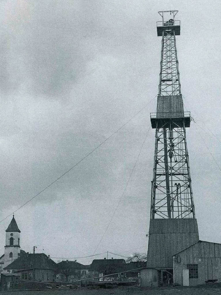 Mit dem Bohrturm wurde nach l gebohrt. Neubaugebiet II, heute die Kohlgasse.