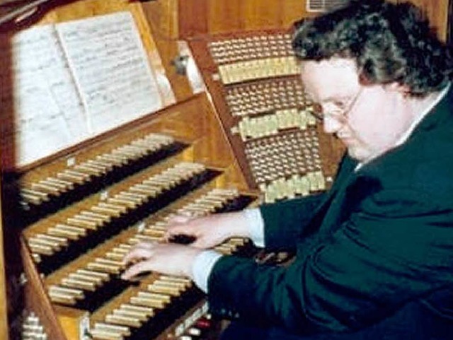 Martin Schmeding, hier an der Orgel der Dresdner Kreuzkirche  | Foto: Pro