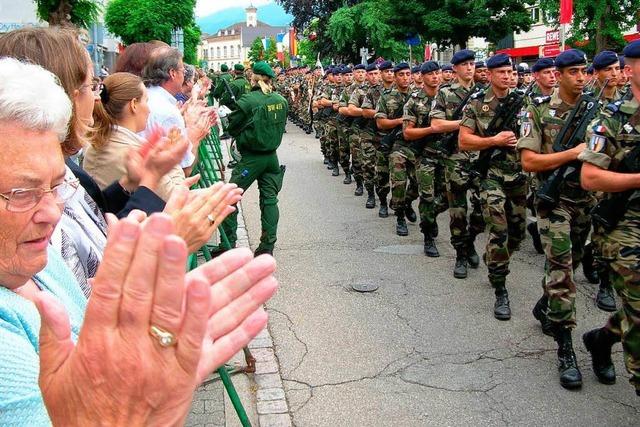 Marsch der Brigade: Polizeiaufgebot für 22.300 Euro