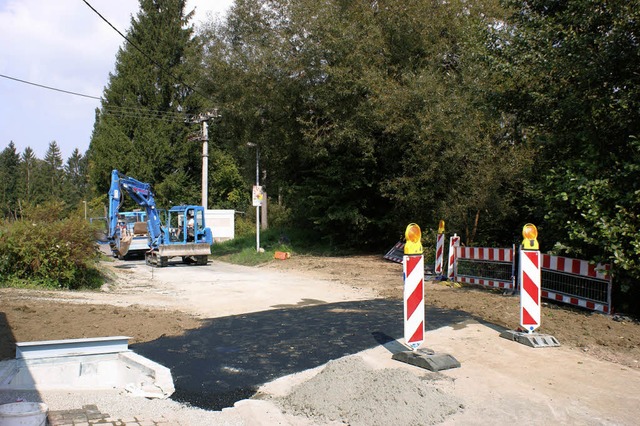 In der Neuhuser Strae wurden in den Ferien Reparaturarbeiten vorgenommen.   | Foto: Karlheinz Scherfling