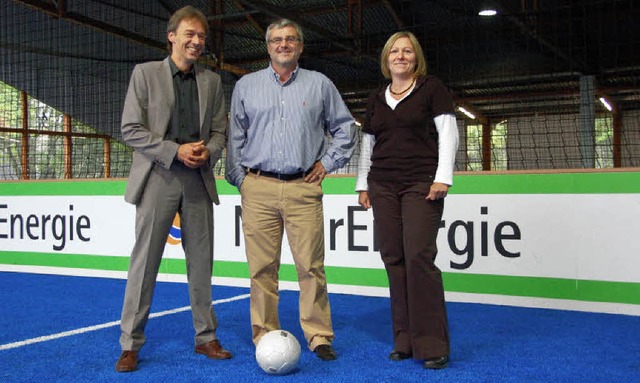 Naturenergie-Vertriebsleiter Geigle, D...ine Groe in der neuen Fuball-Halle.   | Foto: Adam