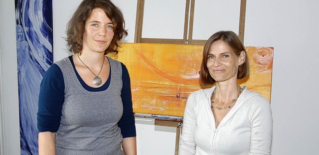 Maria Melcher (links) betreut behinder...telier  auch Malkurse  fr Behinderte.  | Foto: hans-jochen voigt