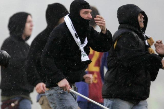 Randale beim FC Basel – Polizei schiet mit Gummischrot