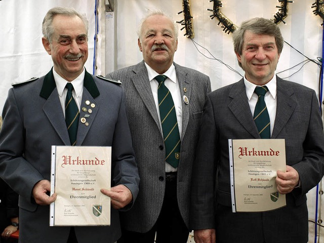<Bildtext>Horst (links) und Rolf Schwa... Ehrenmitgliedern ernannt. </Bildtext>  | Foto: Schleer