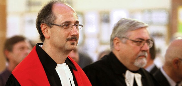 Die Arbeit fr den Menschen an anderer...) und Oberkirchenrat Gerhard Vicktor.   | Foto: christoph breithaupt