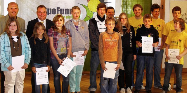 <Bildtext>Zwlf Kinder  erhielten aus ...) ihr SSP-Grundkurs-Diplom.</Bildtext>  | Foto: Karlernst Lauffer