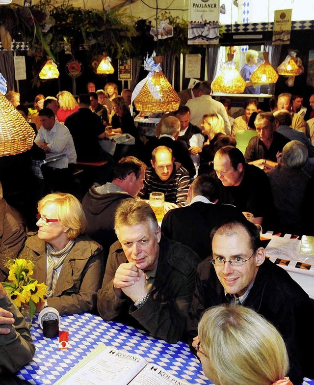 Vor allem am Samstagabend und am Sonnt...iesenheimer Brgerfest  gut gefllt.    | Foto: Wolfgang Knstle