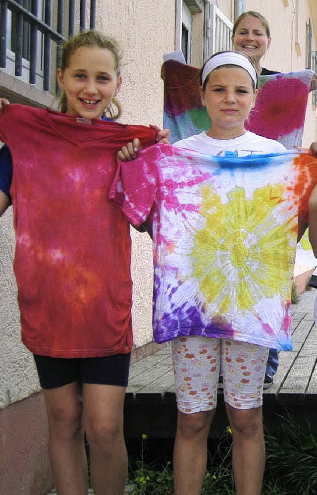 Spa hatten die Kinder  bei der Herstellung von  T-Shirts.   | Foto: privat