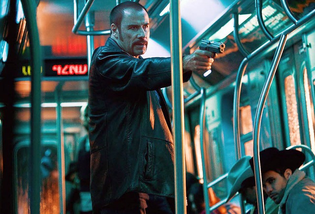 Der Gangster Ryder (John Travolta) bringt einen U-Ban-Zug in seine Gewalt.   | Foto: ddp