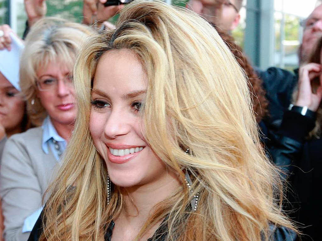 Weltstar Shakira begrüßt die wartenden Fans. Weltstar Shakira begrüßt die wartenden Fans.
