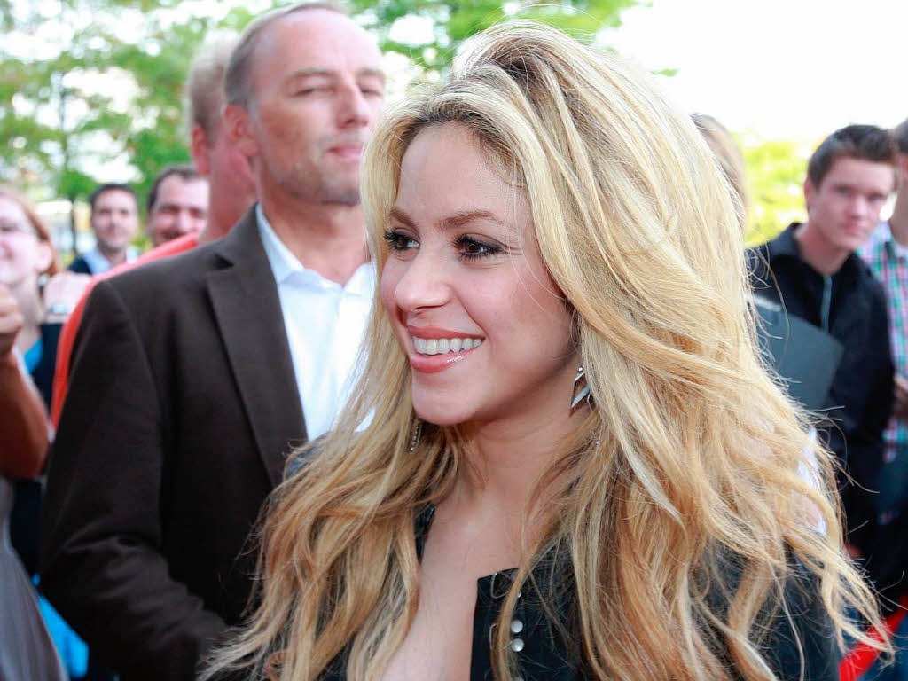 Weltstar Shakira begrüßt die wartenden Fans. Weltstar Shakira begrüßt die wartenden Fans.