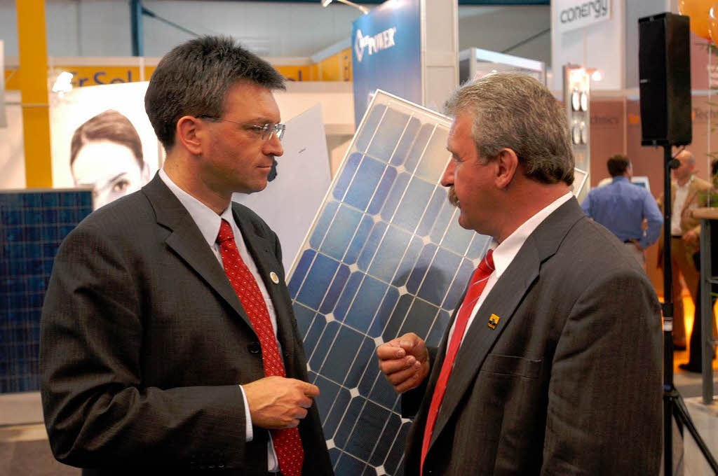 2003 auf der Intersolar im Gesprch mit Freiburgs Oberbrgermeister Dieter Salomon.