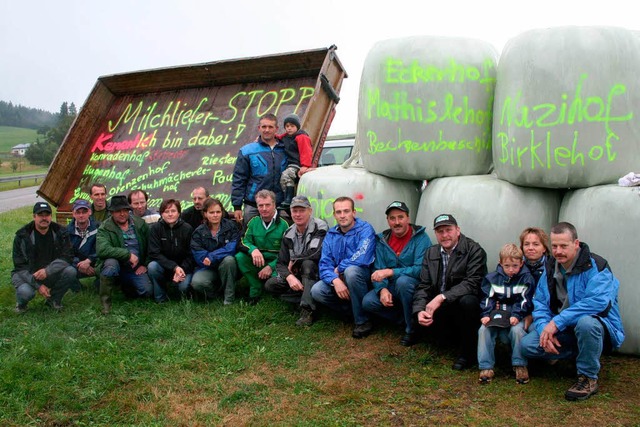 28 der 40 Milchbauern aus Breitnau zei... und hoffen auf wachsende Solidaritt.  | Foto: Dieter Maurer
