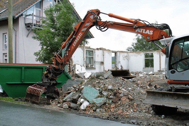 Bereits  in  der letzten Woche  wurde ... am &#8222;grnen Haus&#8220; begonnen  | Foto: Dieckmann