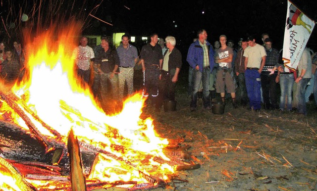 Das erste Mahnfeuer der Milchbauern  beim Breitehof im Dreisamtal    | Foto: Monika Rombach